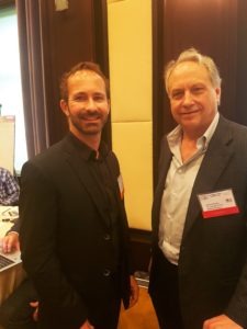 David Doucet, directeur des ventes HumaRobotics avec Rodney Brooks, fondateur de Rethink Robotics.
